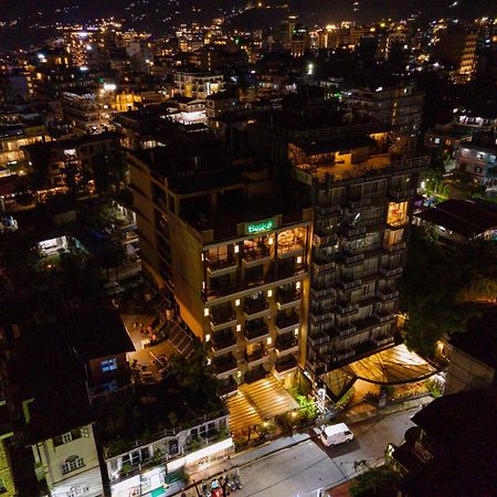 Hotel Pokhara Batika Extérieur photo