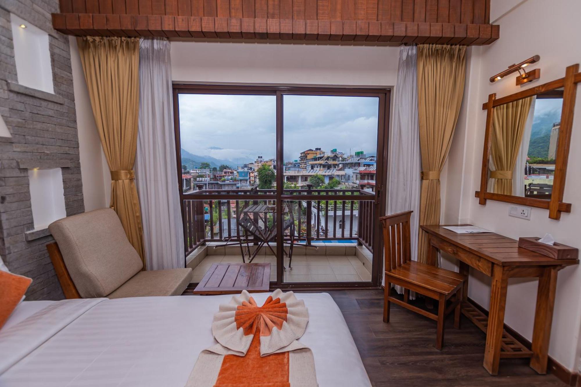 Hotel Pokhara Batika Extérieur photo