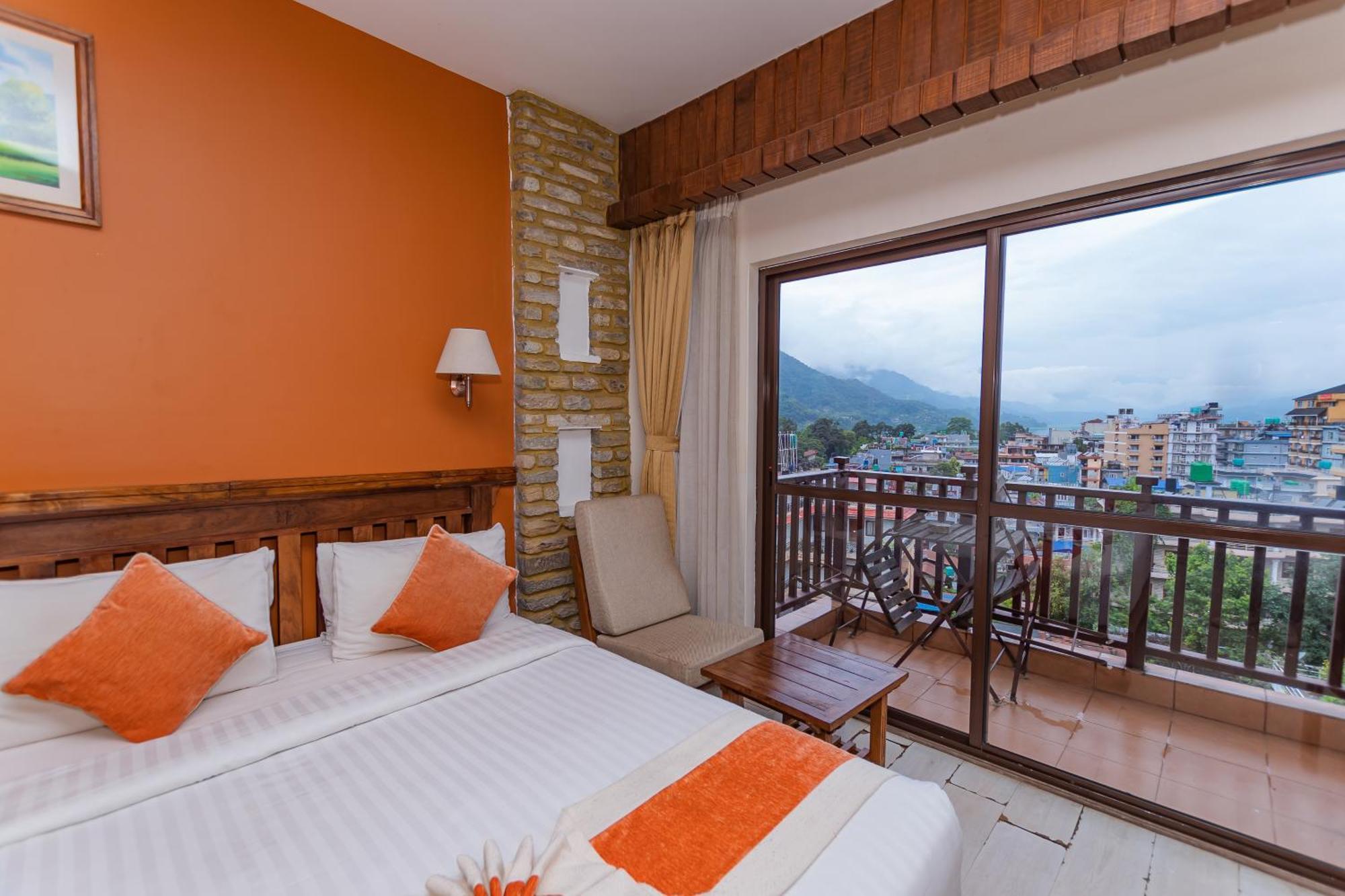 Hotel Pokhara Batika Extérieur photo