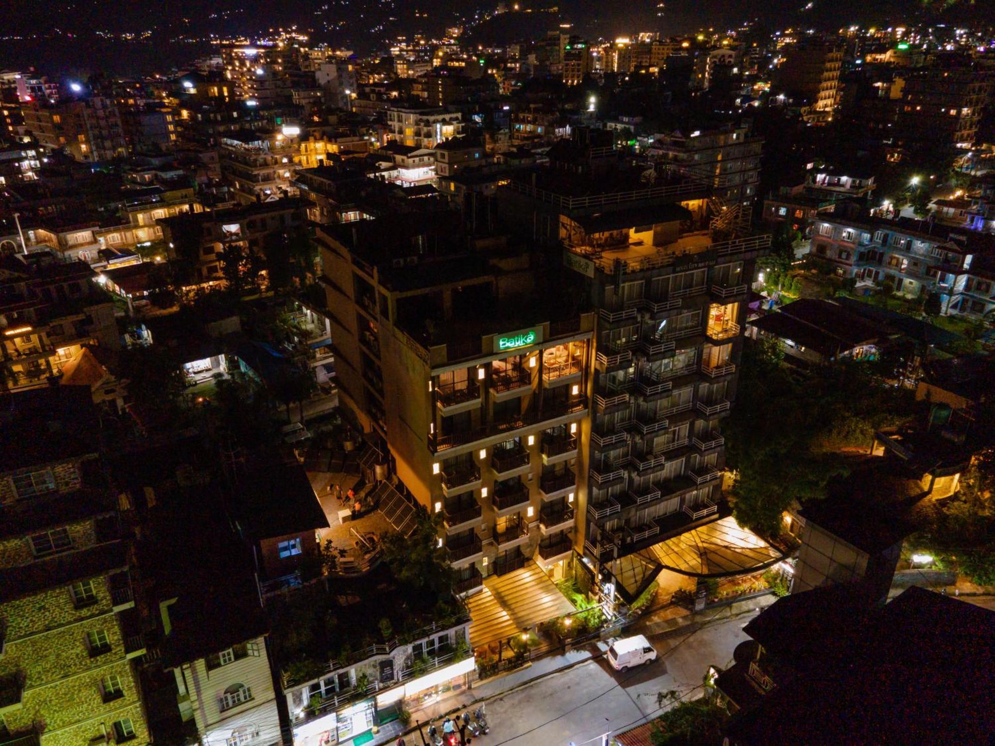 Hotel Pokhara Batika Extérieur photo