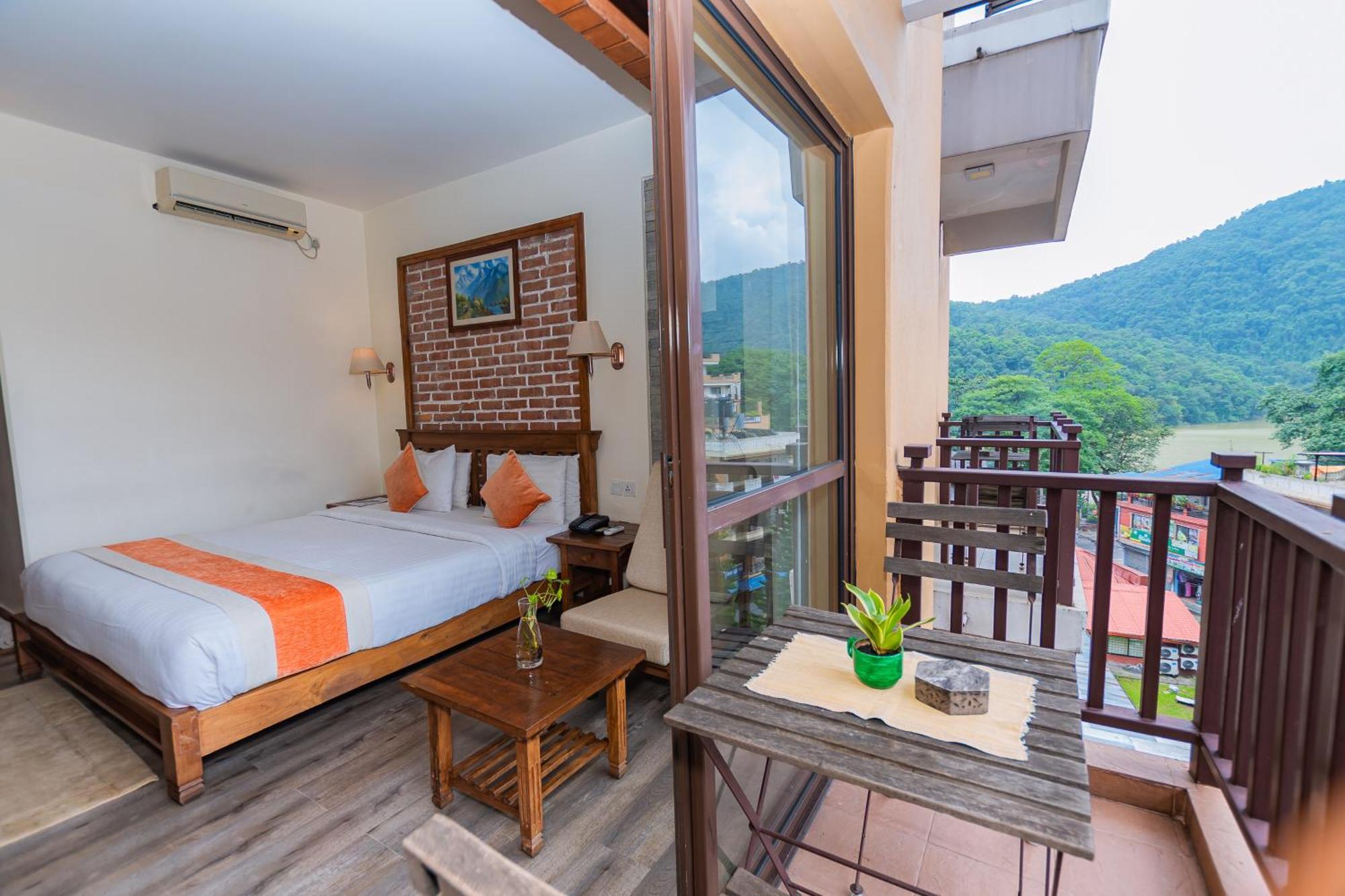 Hotel Pokhara Batika Extérieur photo