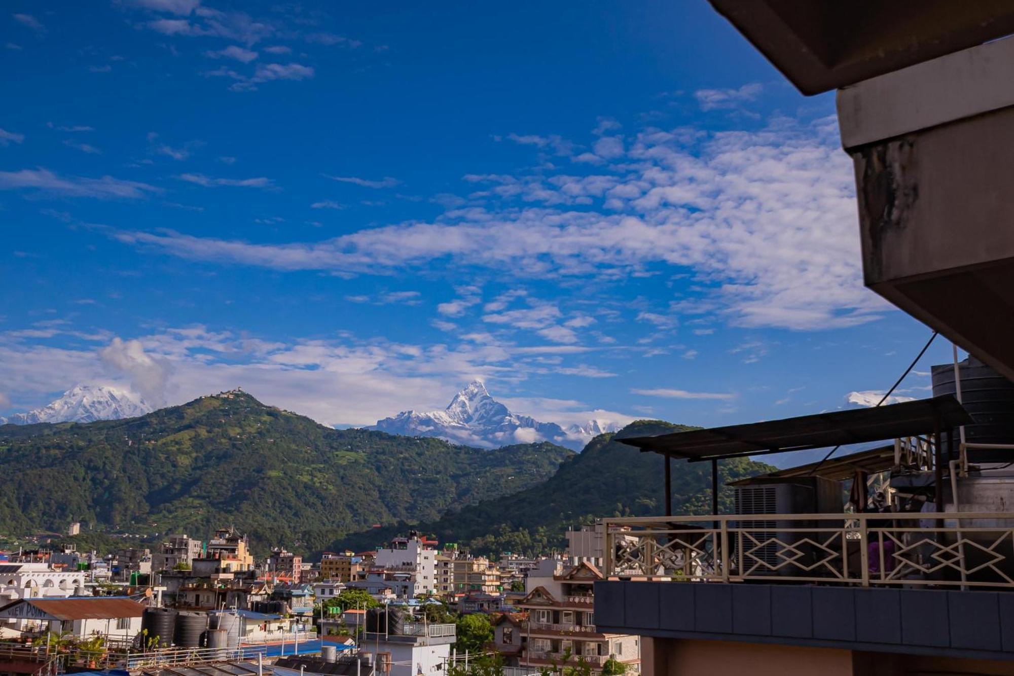 Hotel Pokhara Batika Extérieur photo