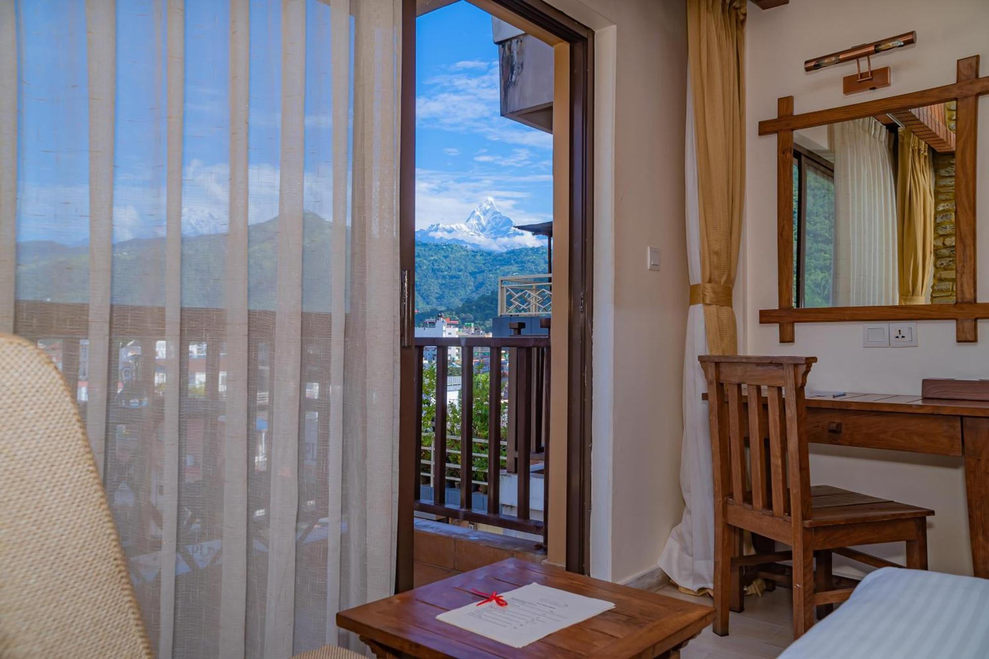 Hotel Pokhara Batika Extérieur photo